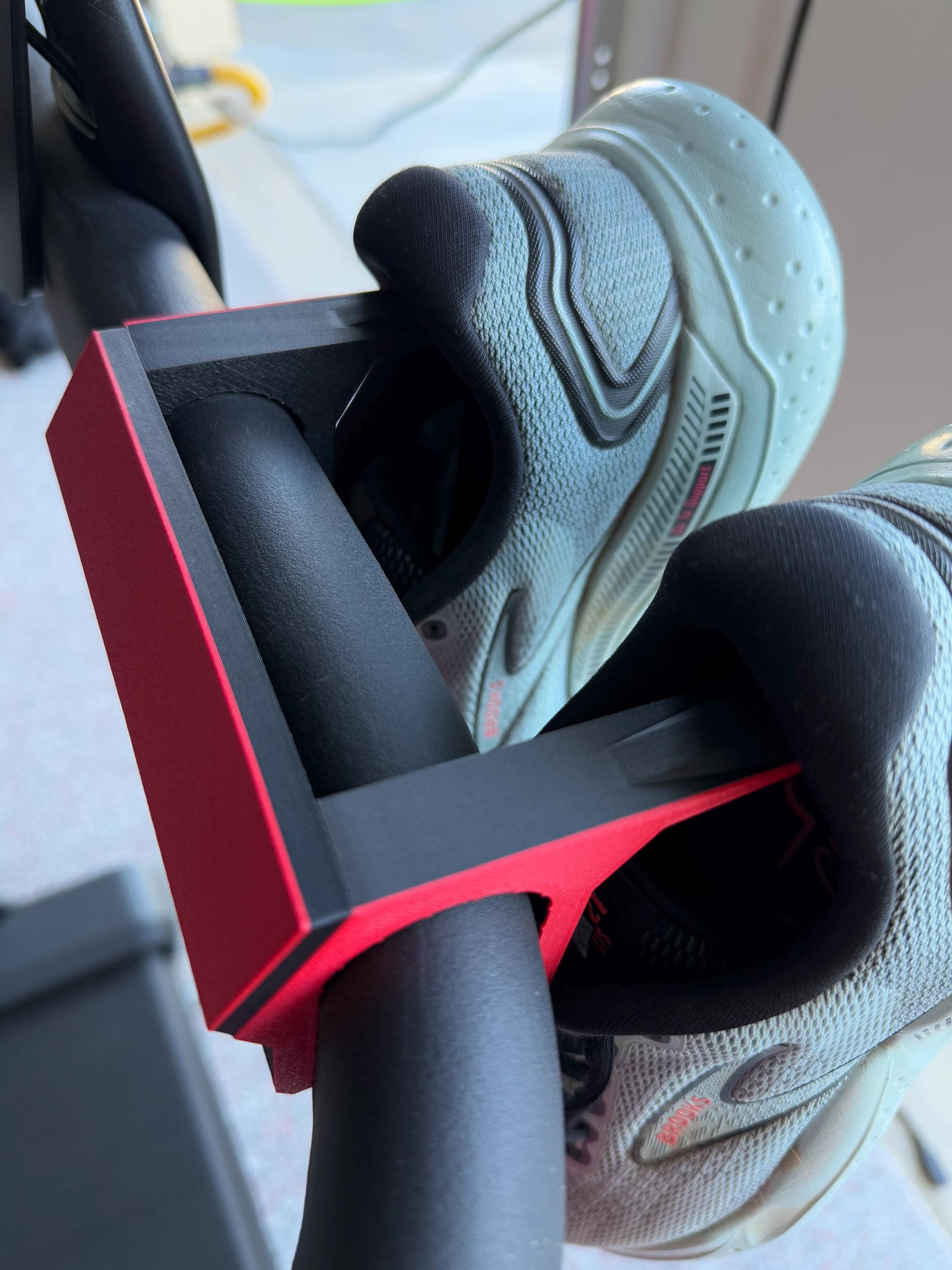 HexyHang Shoe Holder for Peloton Tread